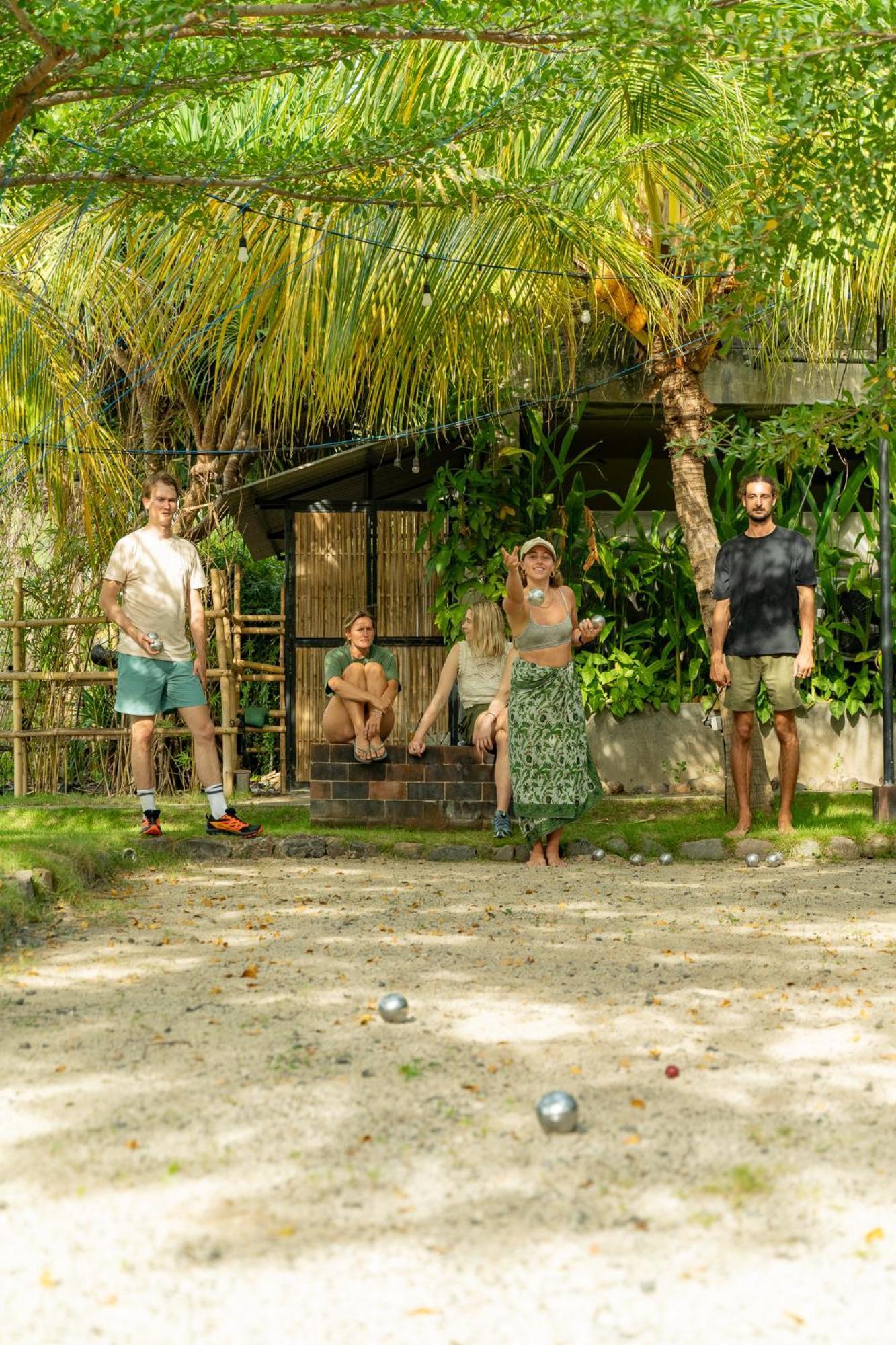 Mangroove Bay Boutique Hostel Banyuwedang Esterno foto